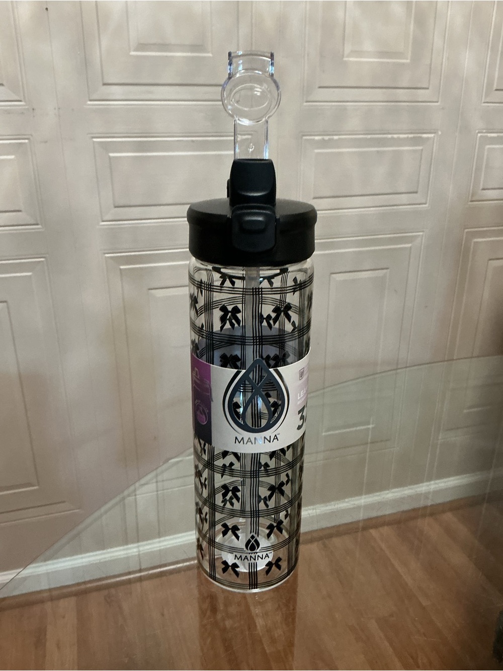 Brand New MANNA Leakproof Glass Water Bottle - 32oz